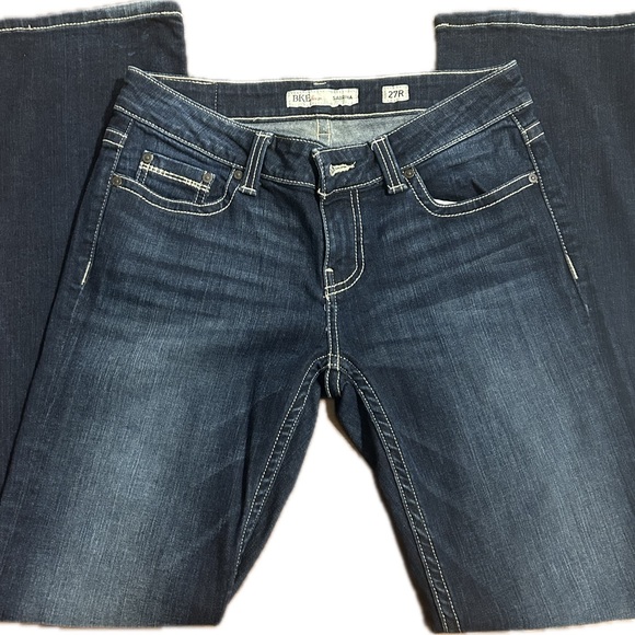 BKE Women's Dark Blue Boot Cut Jeans
Sabrina style 27X31.5 - Picture 1 of 4